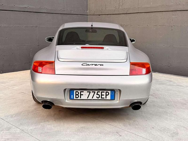 Usata Porsche 911 Carrera 300 CV (220 kW) 1998 Argento Coupé