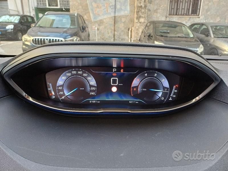 Usata Peugeot 3008 Allure 120 CV (88 kW) 2019 Nero Monovolume