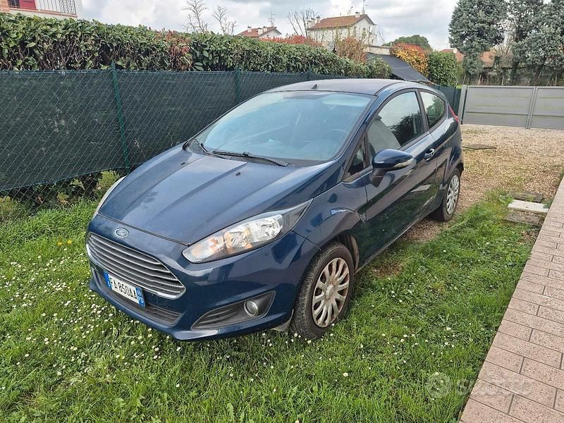 Usata Ford Fiesta 60 CV (44 kW) 2015 Blu Berlina