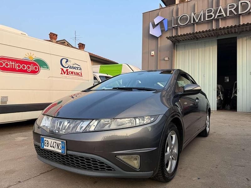 Usata Honda Civic Elegance 99 CV (72 kW) 2010 Grigio Berlina