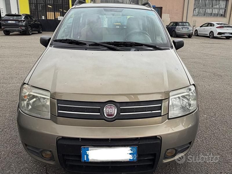 Grigio Usata 2009 Fiat Panda Climbing Tre volumi | 3750 € (Buon prezzo) - Immagine 1/4