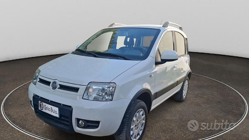 Usata Fiat Panda 4x4 Climbing 69 CV (50 kW) 2011 Bianco Utilitaria
