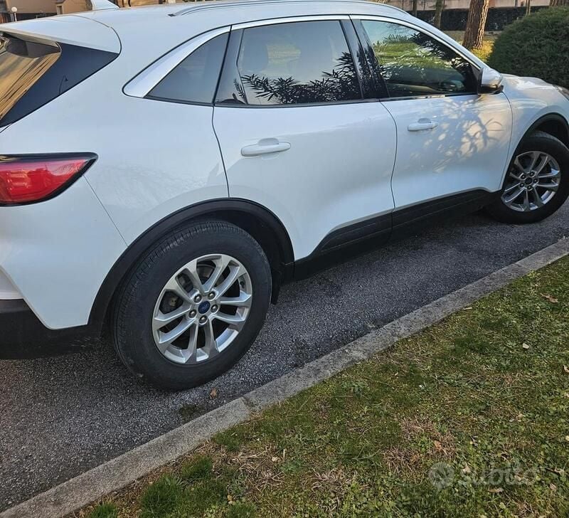 Usata Ford Kuga 120 CV (88 kW) 2021 Bianco SUV