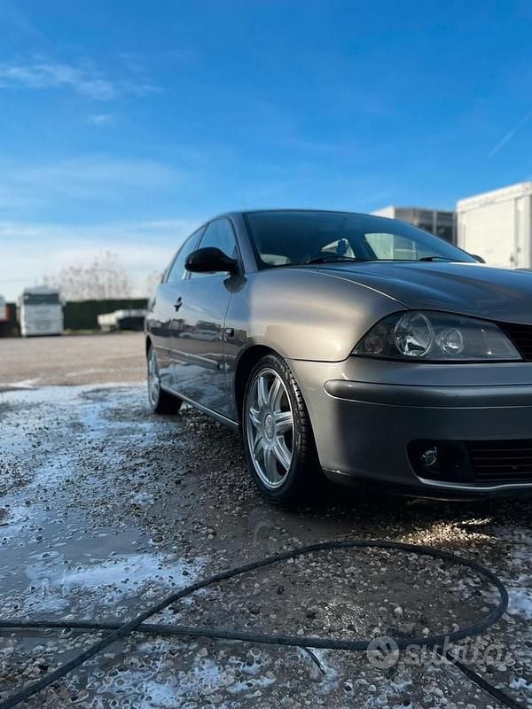 Usata Seat Ibiza 2006 Grigio Utilitaria