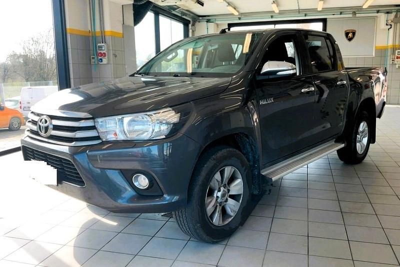 Usata Toyota HiLux Lounge 149 CV (109 kW) 2019 Grigio Pick-up