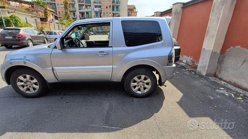 Grigio Usata 2016 Mitsubishi Pajero SUV | 14.400 € (Super prezzo) - Immagine 1/4
