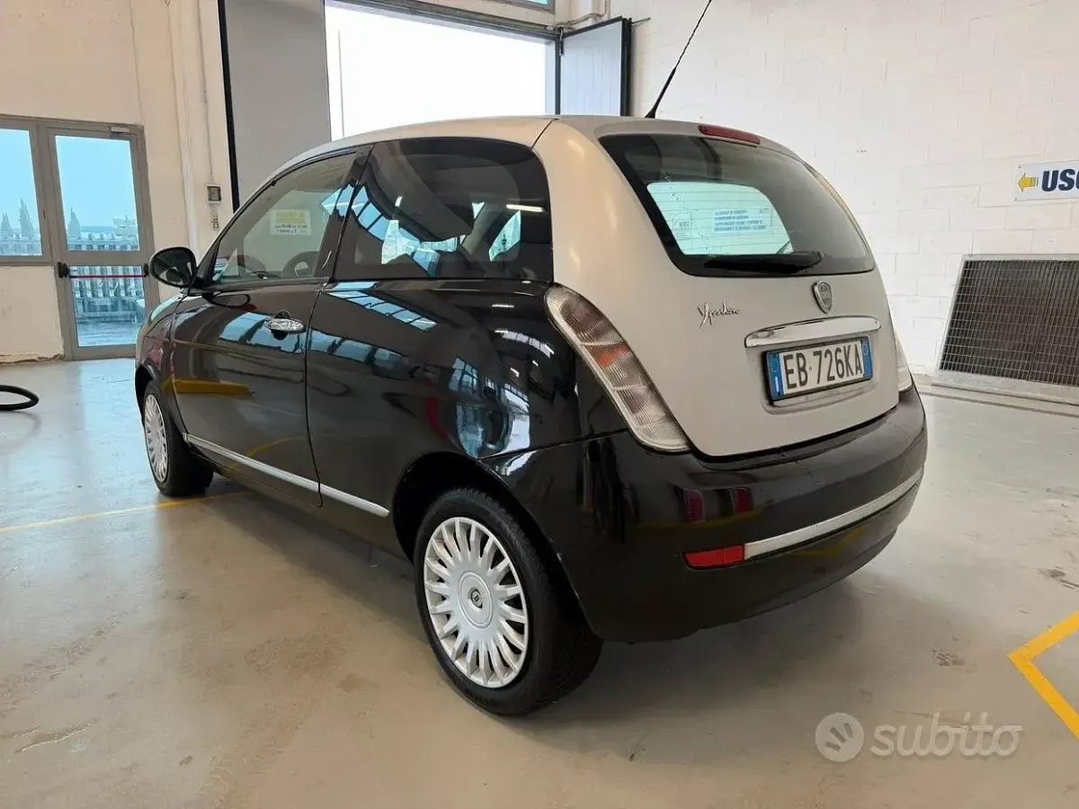 Usata Lancia Ypsilon Platinum 69 CV (50 kW) 2010 Nero Utilitaria
