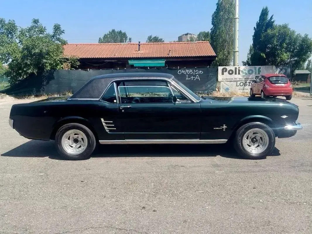 Usata Ford Mustang 280 CV (205 kW) 1966 Verde Coupé
