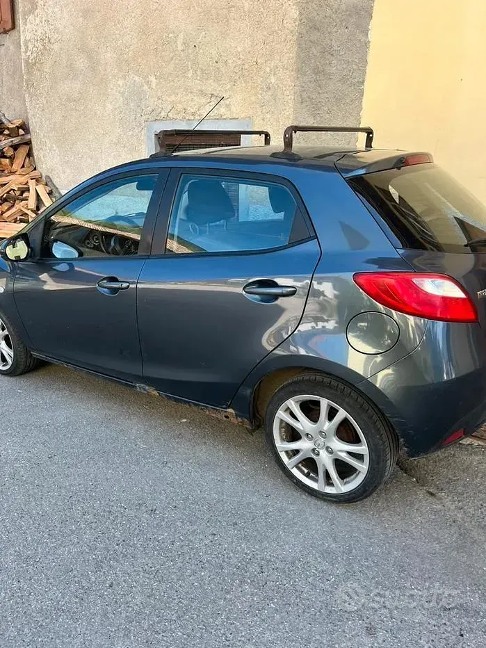 Begagnad Mazda 2 86 HK (63 kW) 2008 Grå Halvkombi