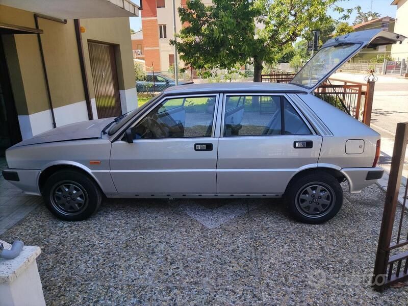 Usado Lancia Delta 75 CV (55 kW) 1990 Utilitario