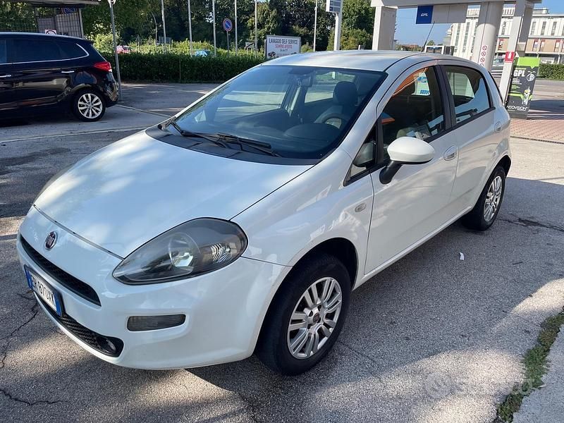 Usata Fiat Punto Street 77 CV (56 kW) 2013 Bianco Utilitaria