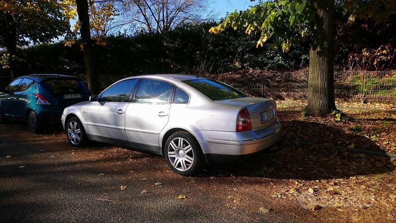 Usata VW Passat 150 CV (110 kW) 2001 Grigio Berlina
