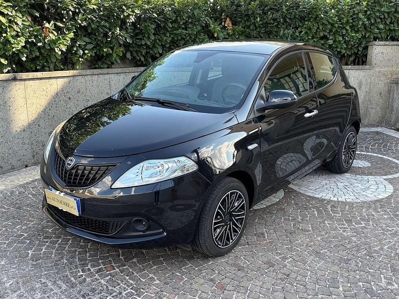 Nero Usata 2023 Lancia Ypsilon Gold Due volumi | 12.450 € (Buon prezzo) - Immagine 1/4