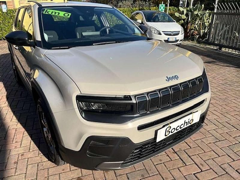 Nuova Jeep Avenger Longitude 101 CV (74 kW) 2025 Grigio SUV