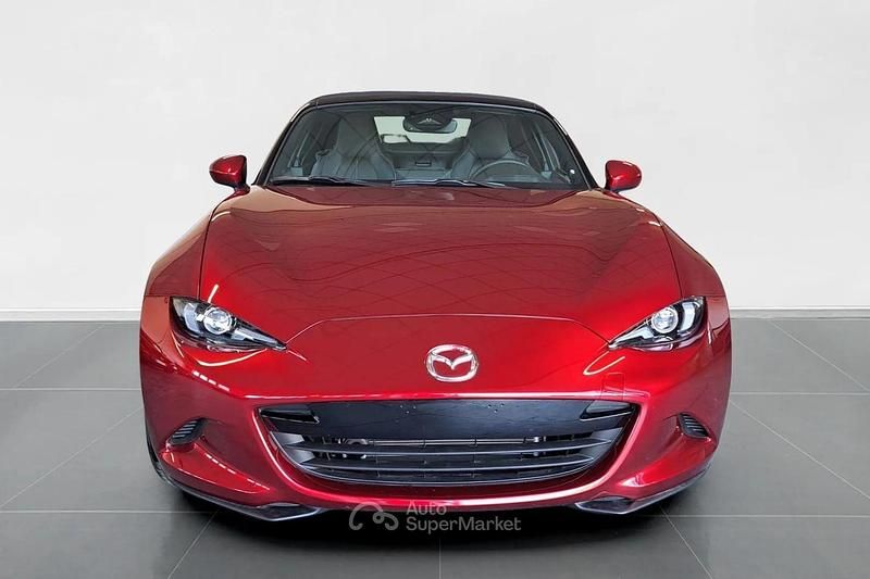 Nuova Mazda MX5 Exclusive-Line 133 CV (97 kW) 2026 Soul red crystal Cabrio