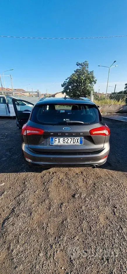 Usata Ford Focus 120 CV (88 kW) 2019 Grigio Station wagon
