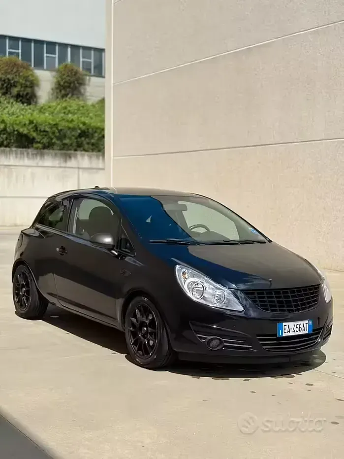 Usata Opel Corsa 100 CV (73 kW) 2010 Nero Utilitaria