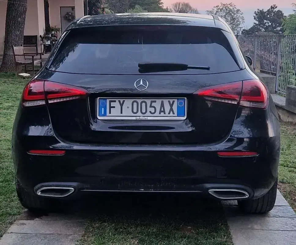 Gebraucht Mercedes A180 Business 136 PS (100 kW) 2019 Schwarz Limousine