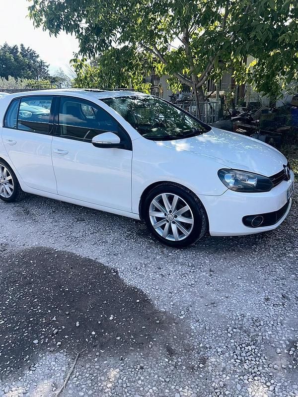 Usata VW Golf VI 140 CV (102 kW) 2010 Bianco Utilitaria
