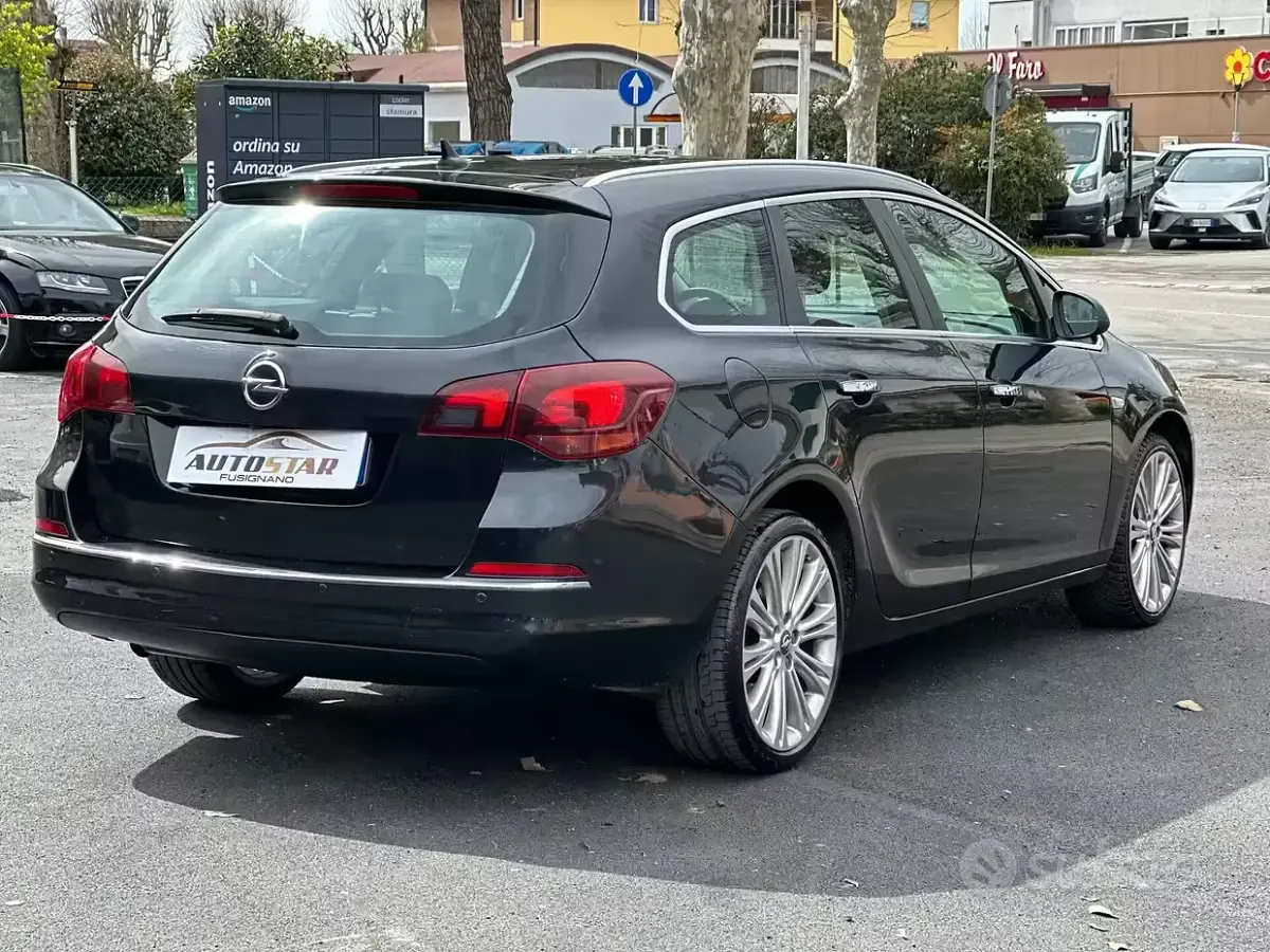 Usata Opel Astra 131 CV (96 kW) 2013 Nero Station wagon