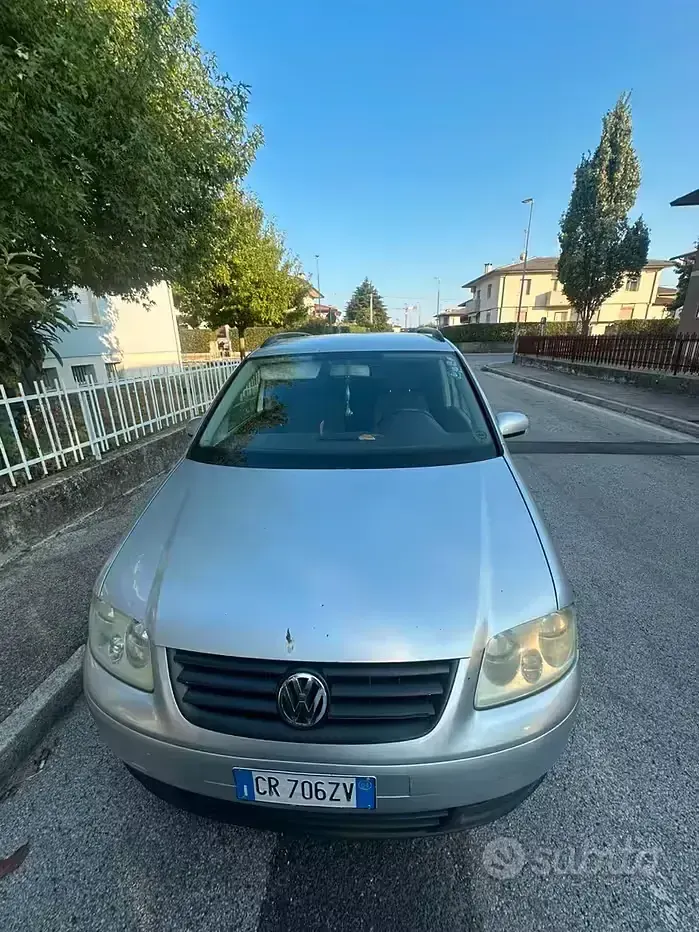 Usata VW Touran 105 CV (77 kW) 2004 Grigio Monovolume