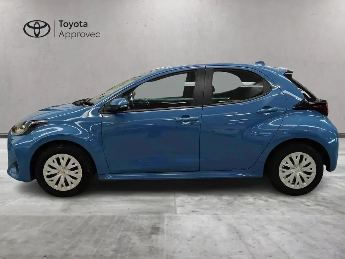 Usata Toyota Yaris Business Edition 72 CV (52 kW) 2022 Blu Utilitaria