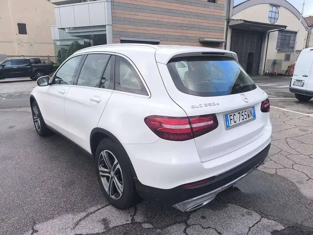 Usata Mercedes GLC250 204 CV (150 kW) 2016 Bianco SUV