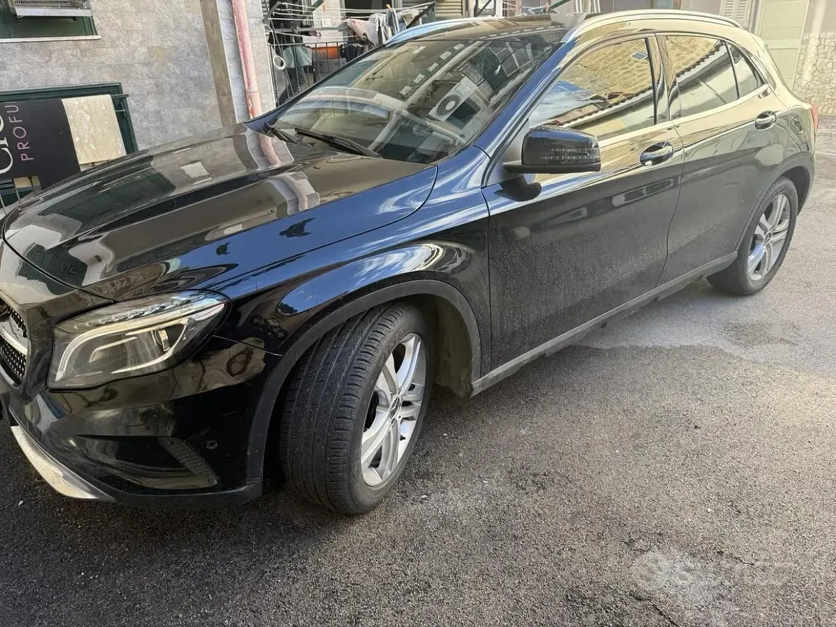 Usata Mercedes GLA180 109 CV (80 kW) 2015 Nero SUV