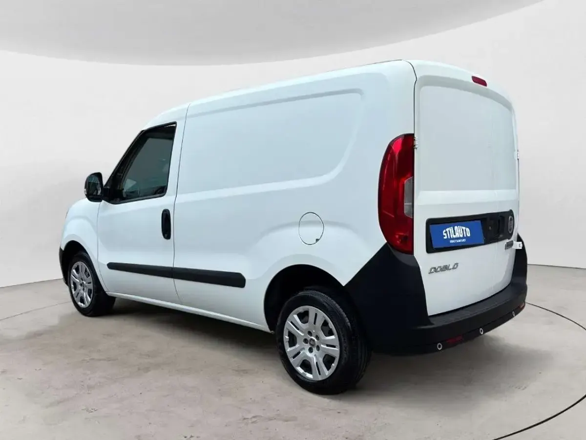 Usata Fiat Doblò 95 CV (69 kW) 2018 Bianco pastello Monovolume