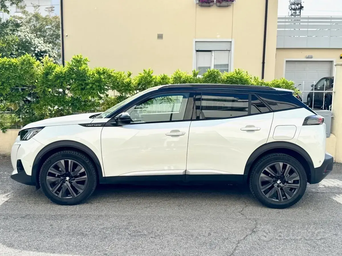 Usata Peugeot 2008 GT-line 131 CV (96 kW) 2020 Bianco SUV