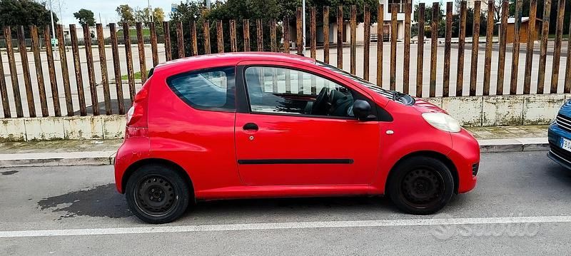 Usata Peugeot 107 68 CV (50 kW) 2010 Rosso Utilitaria