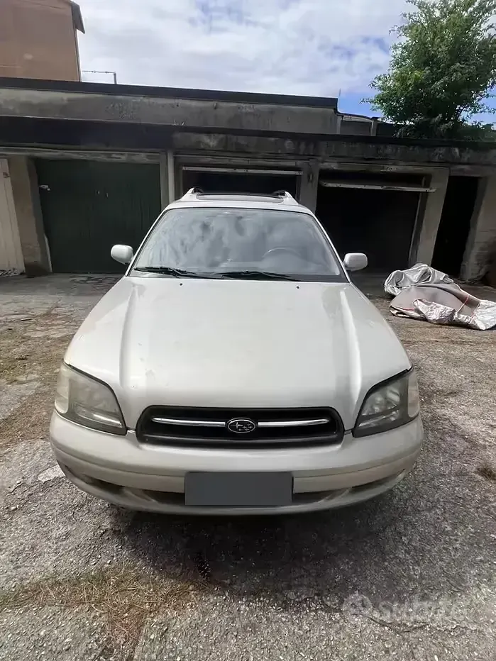 Usata Subaru Legacy 156 CV (114 kW) 2001 Grigio Station wagon