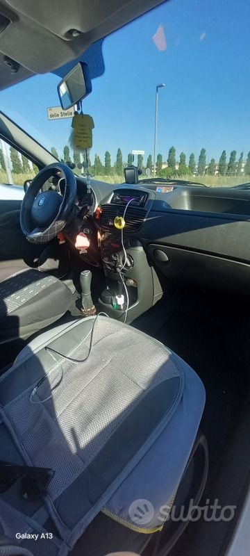 Bianco Usata 2008 Fiat Punto Due volumi | 1500 € (Buon prezzo) - Immagine 1/4