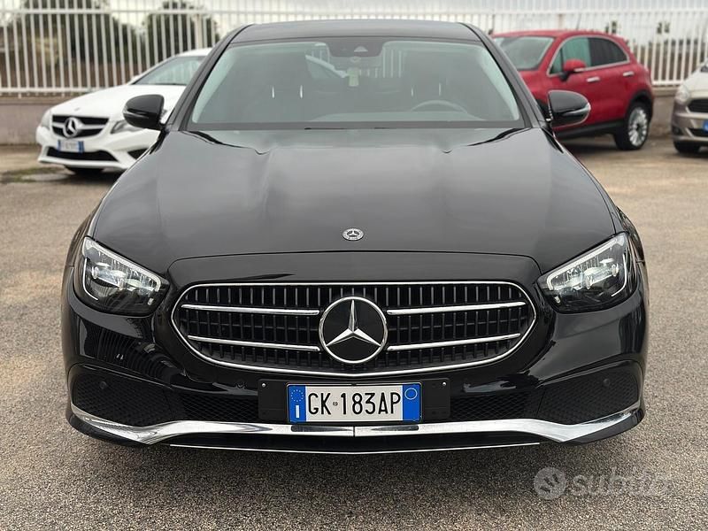 Usata Mercedes E200 160 CV (117 kW) 2022 Nero Berlina
