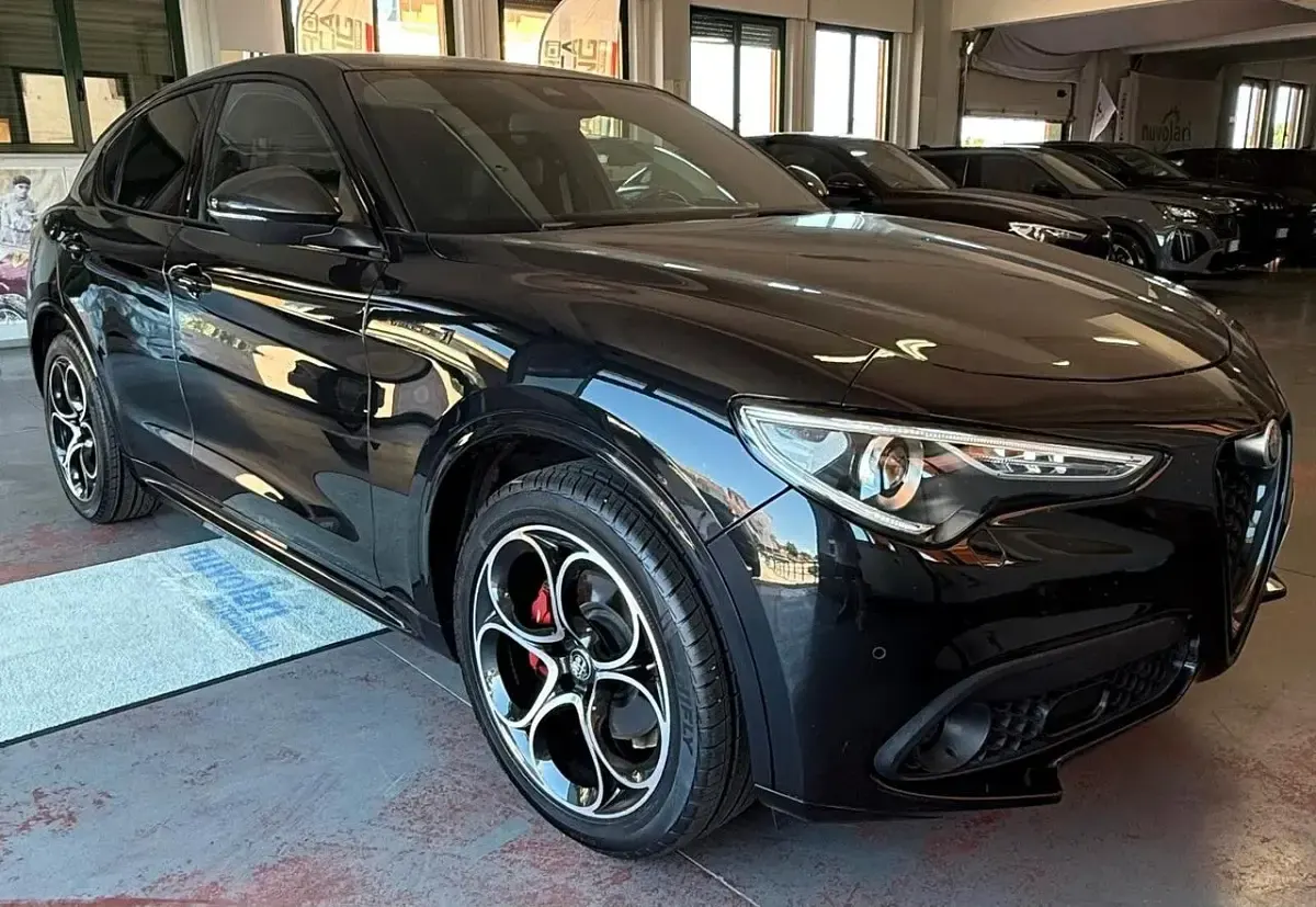 Usata Alfa Romeo Stelvio Veloce 209 CV (153 kW) 2022 Nero SUV