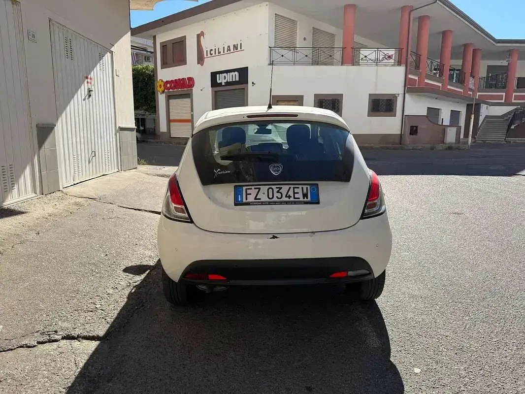 Usata Lancia Ypsilon 95 CV (69 kW) 2013 Bianco Utilitaria