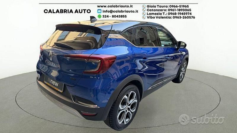 Usata Renault Captur Techno 145 CV (106 kW) 2022 Blu scuro SUV