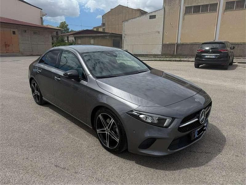 Usata 2020 Mercedes A180 Tre volumi | 24.000 € (Cara) - Immagine 1/4