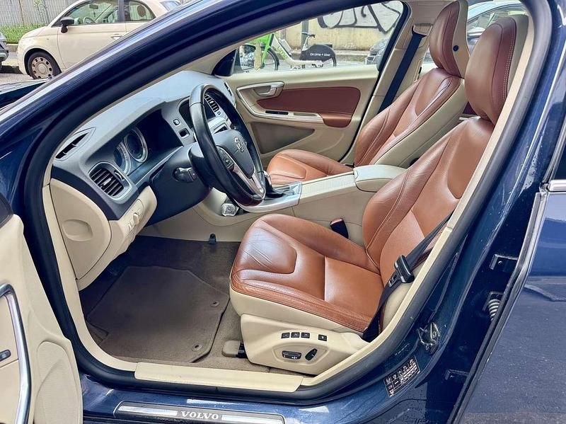 Usata Volvo V60 R-Design Momentum 114 CV (83 kW) 2013 Blu/azzurro Station wagon