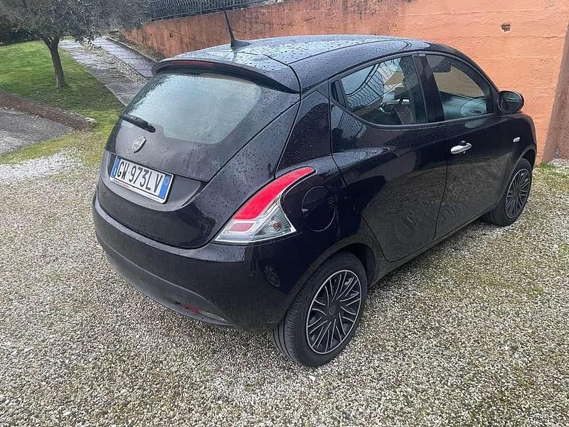 Usata Lancia Ypsilon S 69 CV (50 kW) 2024 Nero Utilitaria