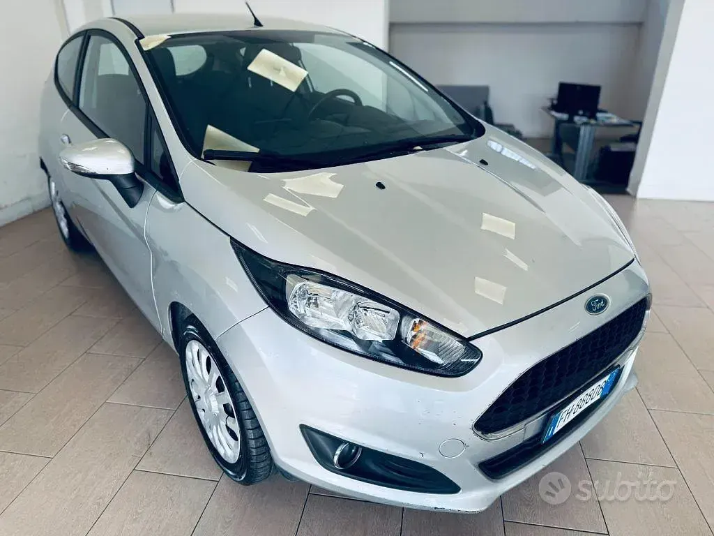 Usata Ford Fiesta Titanium 75 CV (55 kW) 2017 Grigio Utilitaria