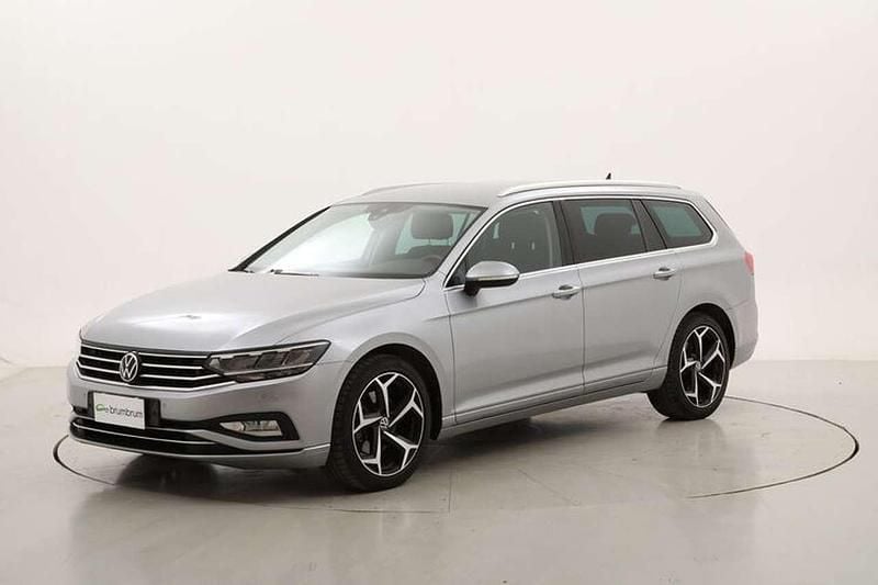 Usata VW Passat Business 150 CV (110 kW) 2022 Argento Station wagon