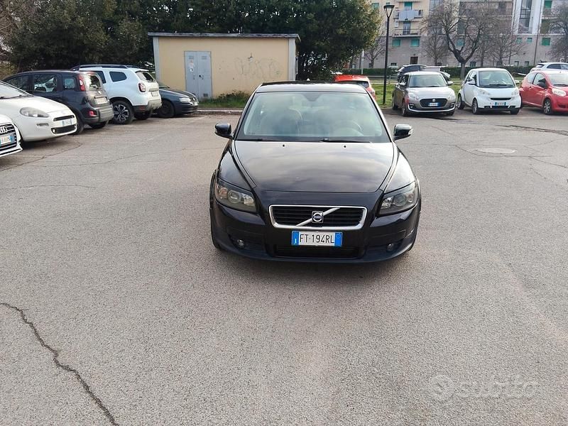 Usata Volvo C30 Momentum 108 CV (79 kW) 2007 Nero Utilitaria