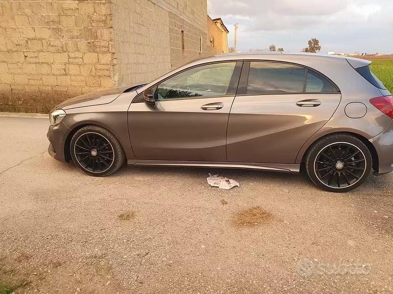 Usata Mercedes A180 AMG 109 CV (80 kW) 2016 Grigio Berlina