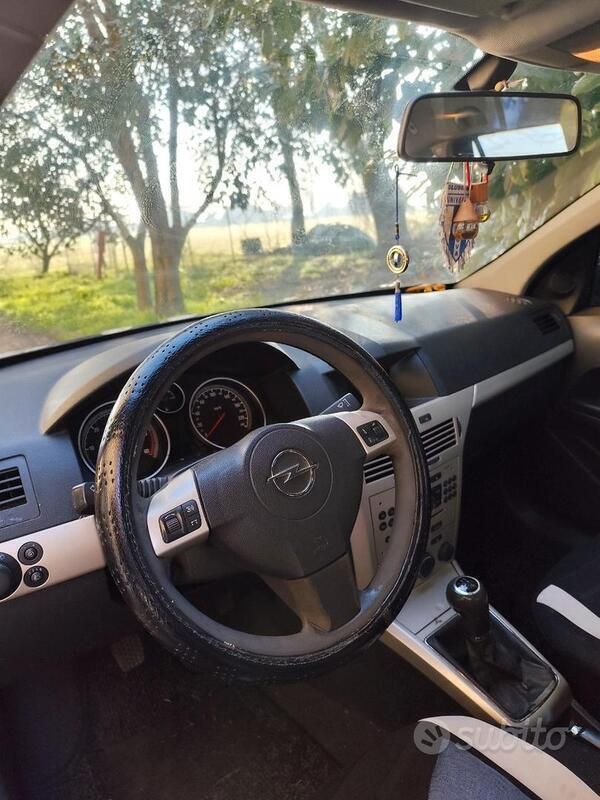 Usata Opel Astra 82 CV (60 kW) 2007 Nero Station wagon