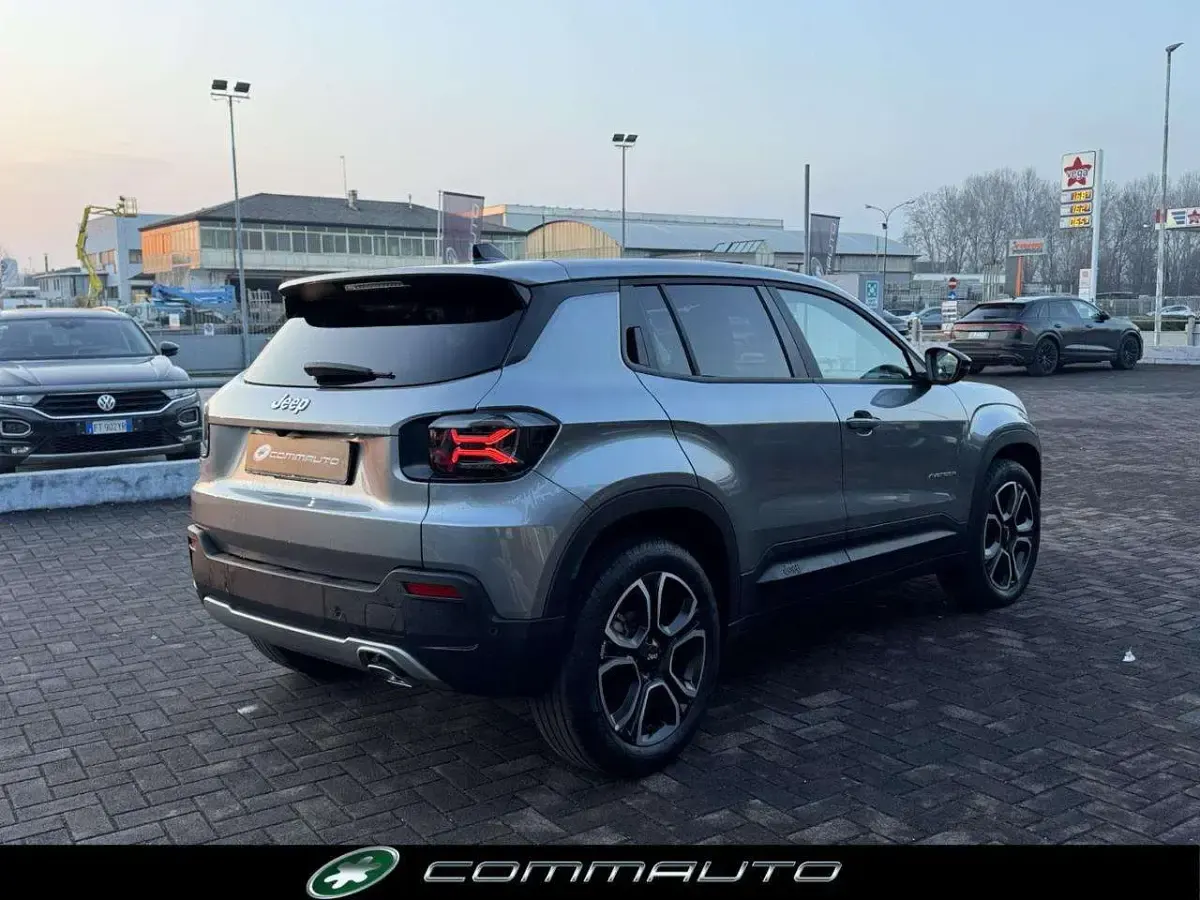 Usata Jeep Avenger Summit 110 CV (80 kW) 2025 Grigio SUV