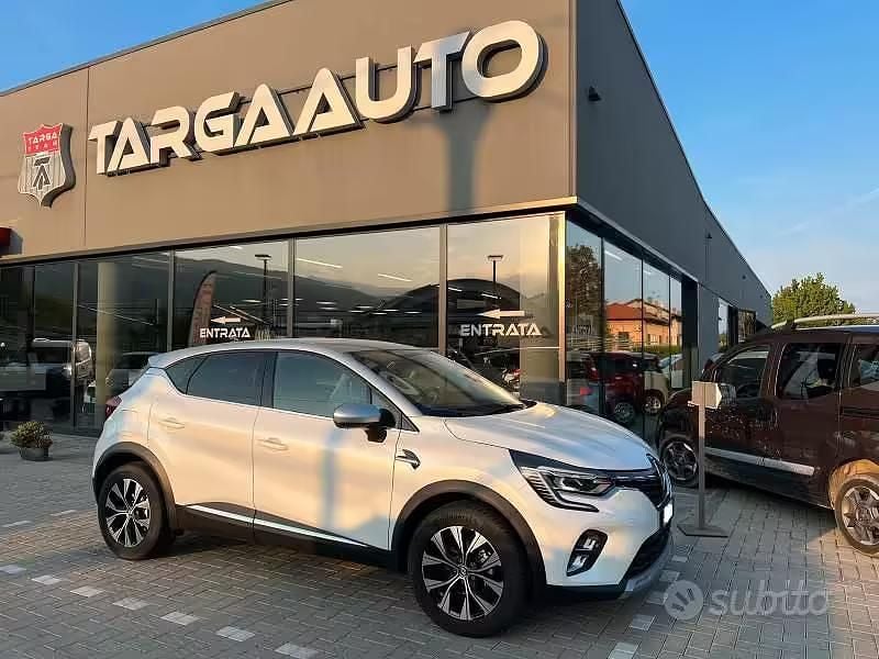 Usata Renault Captur Techno 101 CV (74 kW) 2024 Bianco SUV
