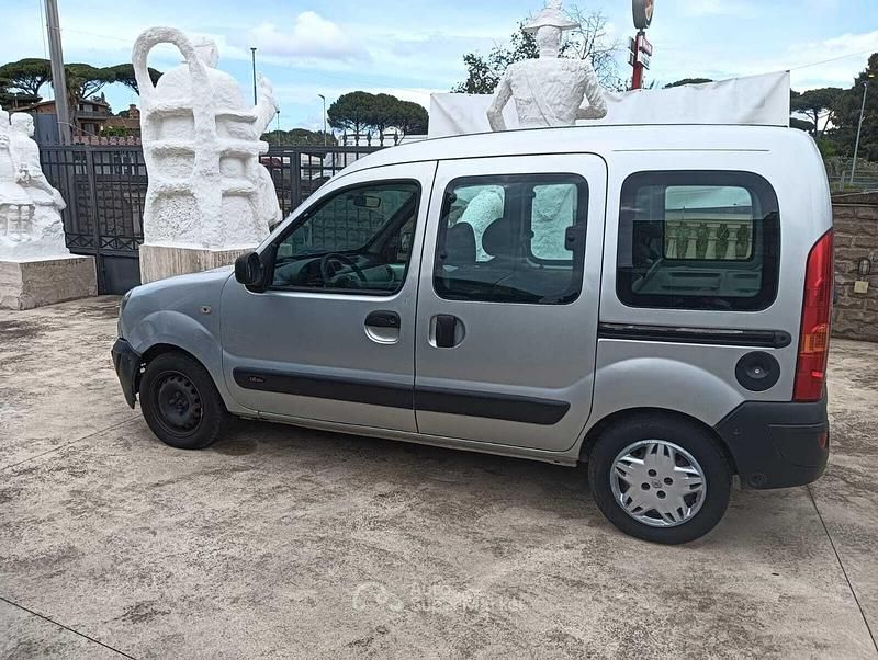 Usado Renault Kangoo 75 CV (55 kW) 2007 Plateado Monovolumen
