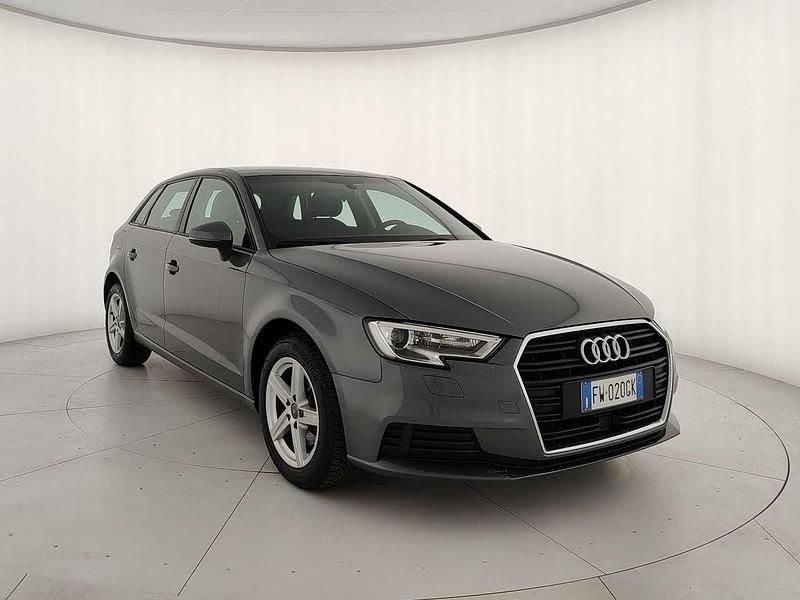Grigio Usata 2019 Audi A3 Sportback Admired Due volumi | 14.900 € (Super prezzo) - Immagine 1/4