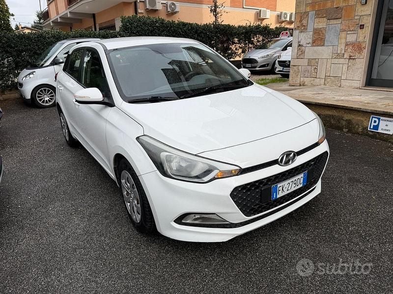 Usata Hyundai i20 Classic 75 CV (55 kW) 2017 Bianco Berlina